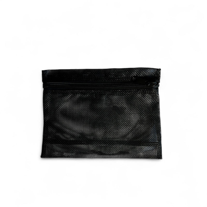 Inner pocket with zipper (25,4 x 17,8 cm; 10 x 7 in)